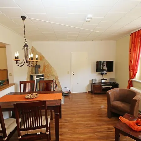 Ferienhaus In Suhemi Mit Terrasse
